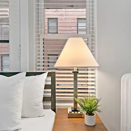 Chic & Updated Studio Apt In East Lakeview - Barry S1 Chicago Exterior photo
