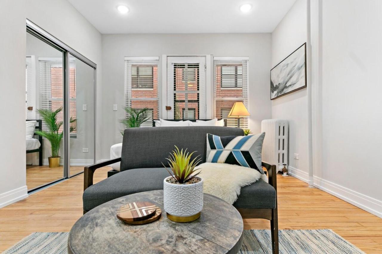 Chic & Updated In East Lakeview - Barry S1 Apartment Chicago