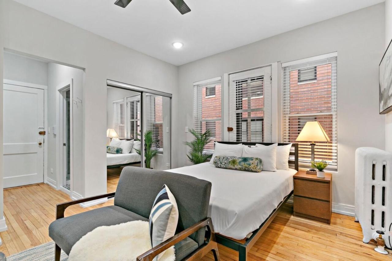 Apartment Chic & Updated In East Lakeview - Barry S1 *
