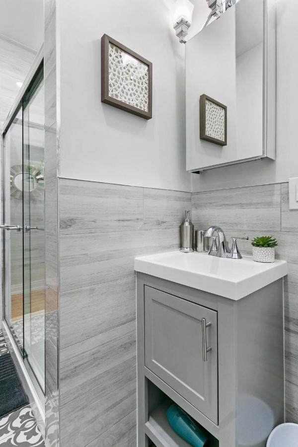 Chic & Updated In East Lakeview - Barry S1