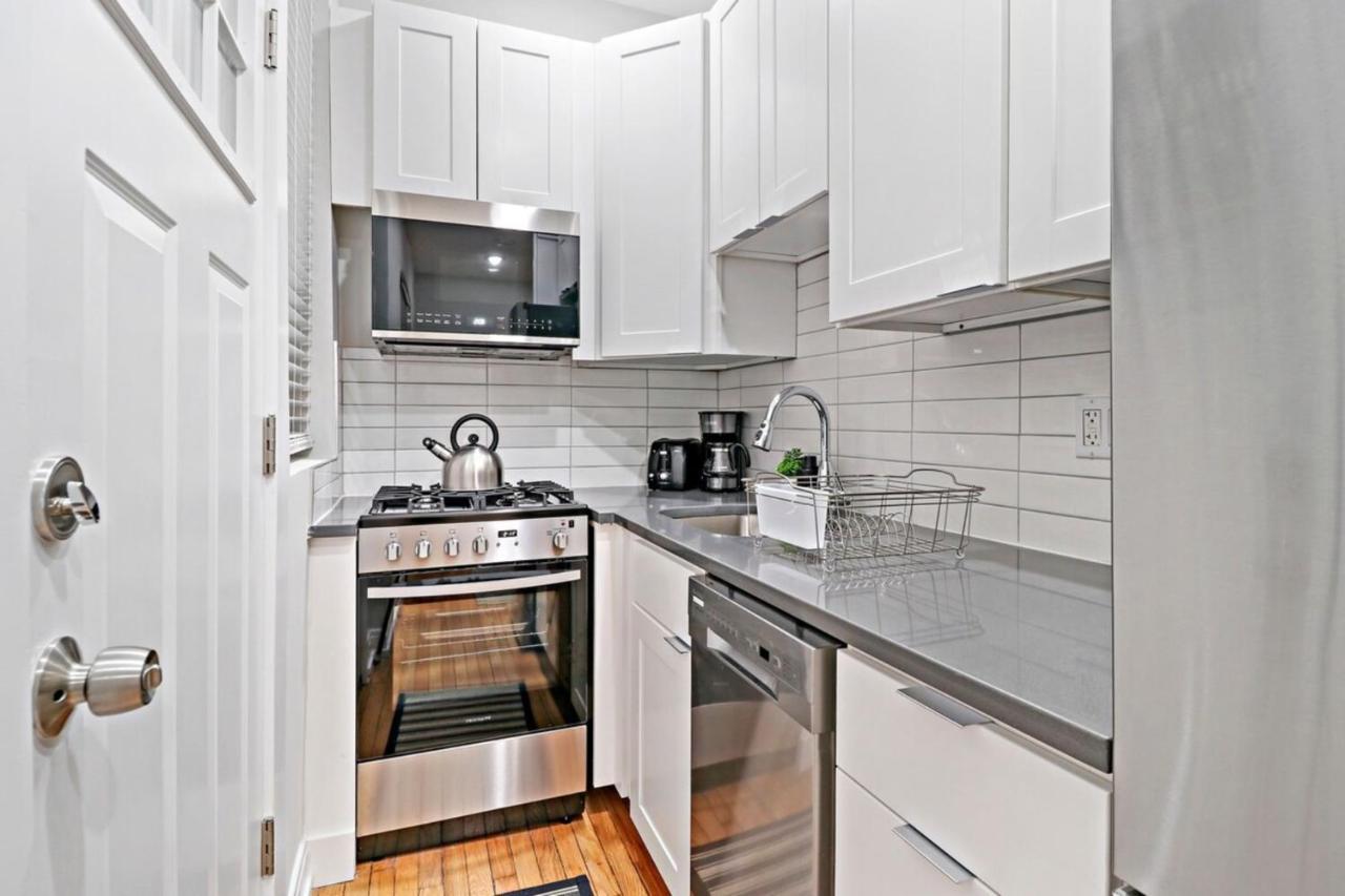Apartment Chic & Updated In East Lakeview - Barry S1 *
